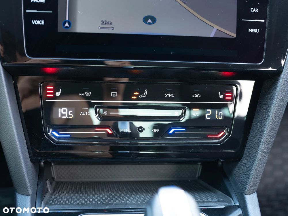 Volkswagen Passat - 30