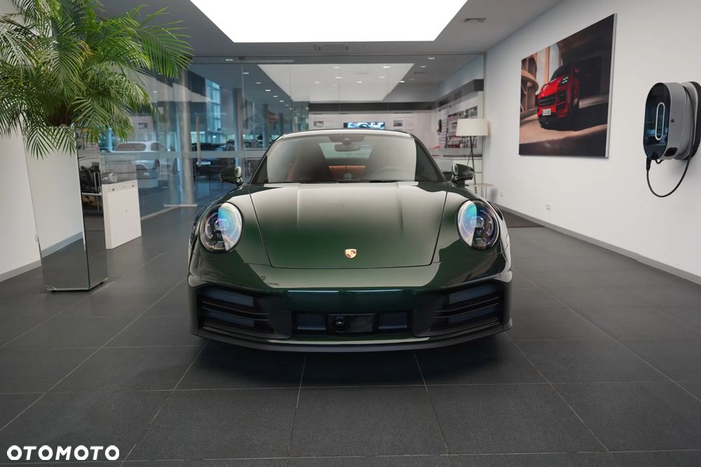Porsche 911 Carrera - 4