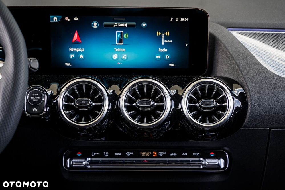 Mercedes-Benz GLA - 28