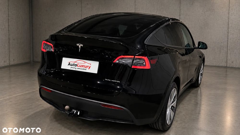 Tesla Model Y Long Range AWD - 4