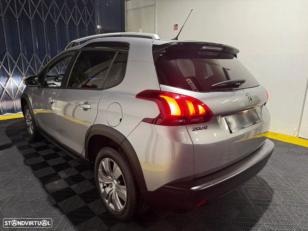 Peugeot 2008 1.2 PureTech Allure - 9