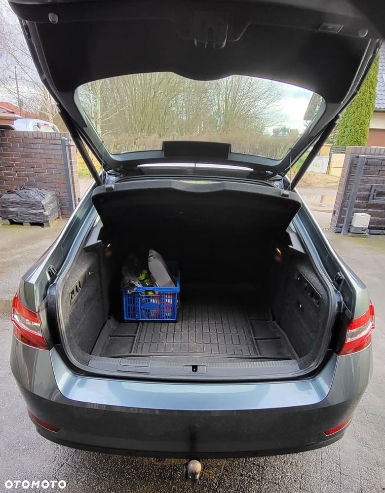 Skoda Superb 2.0 TDI Style DSG - 4