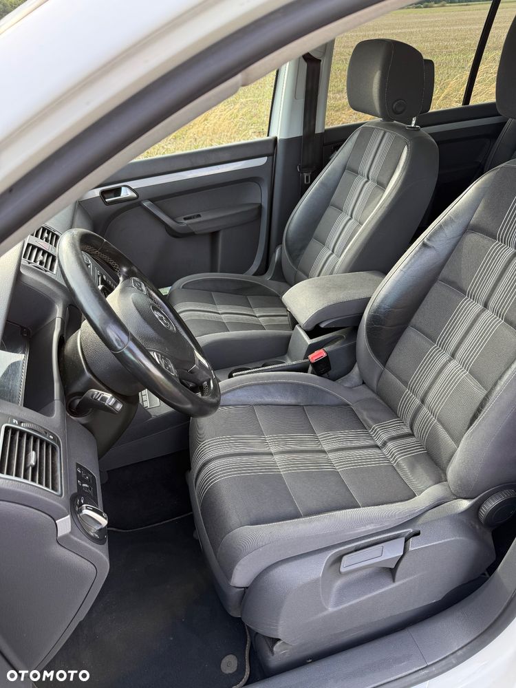 Volkswagen Touran - 8