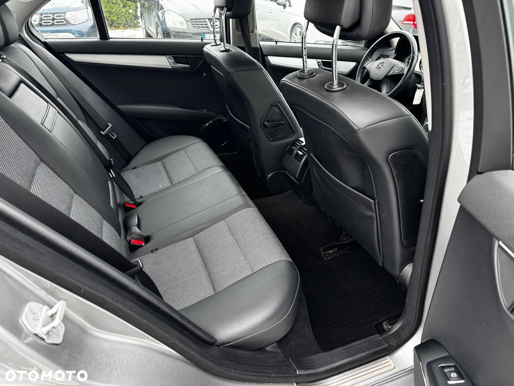 Mercedes-Benz Klasa C 180 Kompressor Automatik Avantgarde - 31