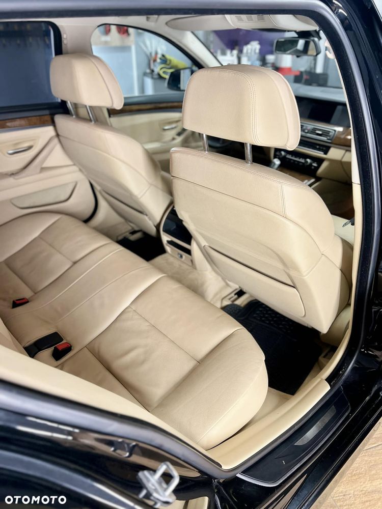 BMW Seria 5 530d xDrive Sport-Aut Modern Line - 12