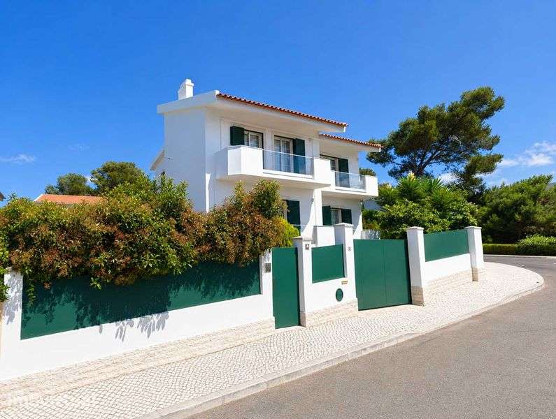 Moradia Isolada T4 com Piscina e Jardim em Estoril, Cascais - Grande imagem: 5/12