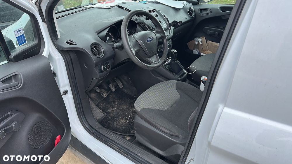 Ford Transit Courier - 11
