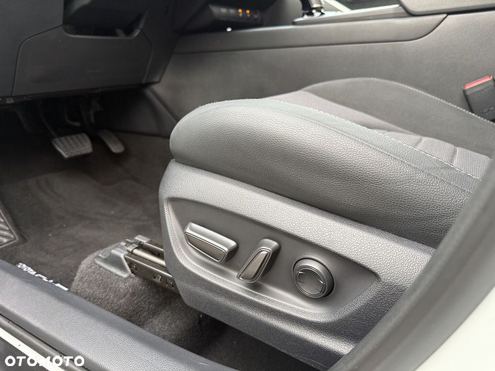 Toyota C-HR 1.8 Hybrid Executive - 32