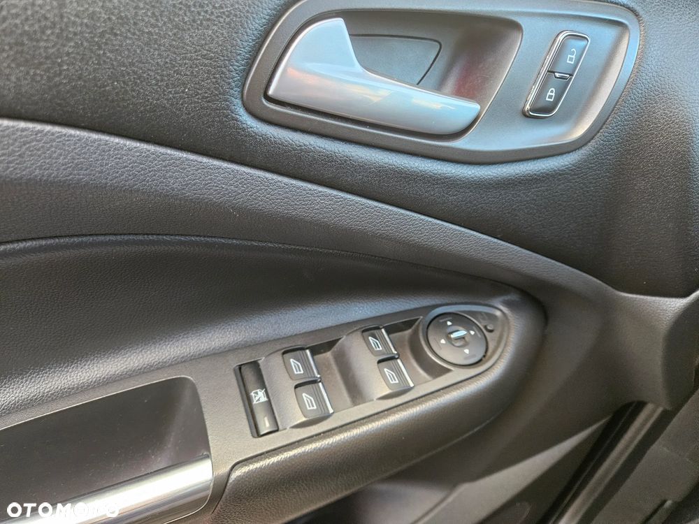 Ford Kuga 2.0 TDCi 2x4 Trend - 24