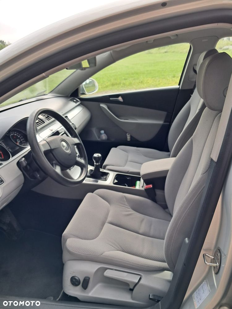 Volkswagen Passat - 14