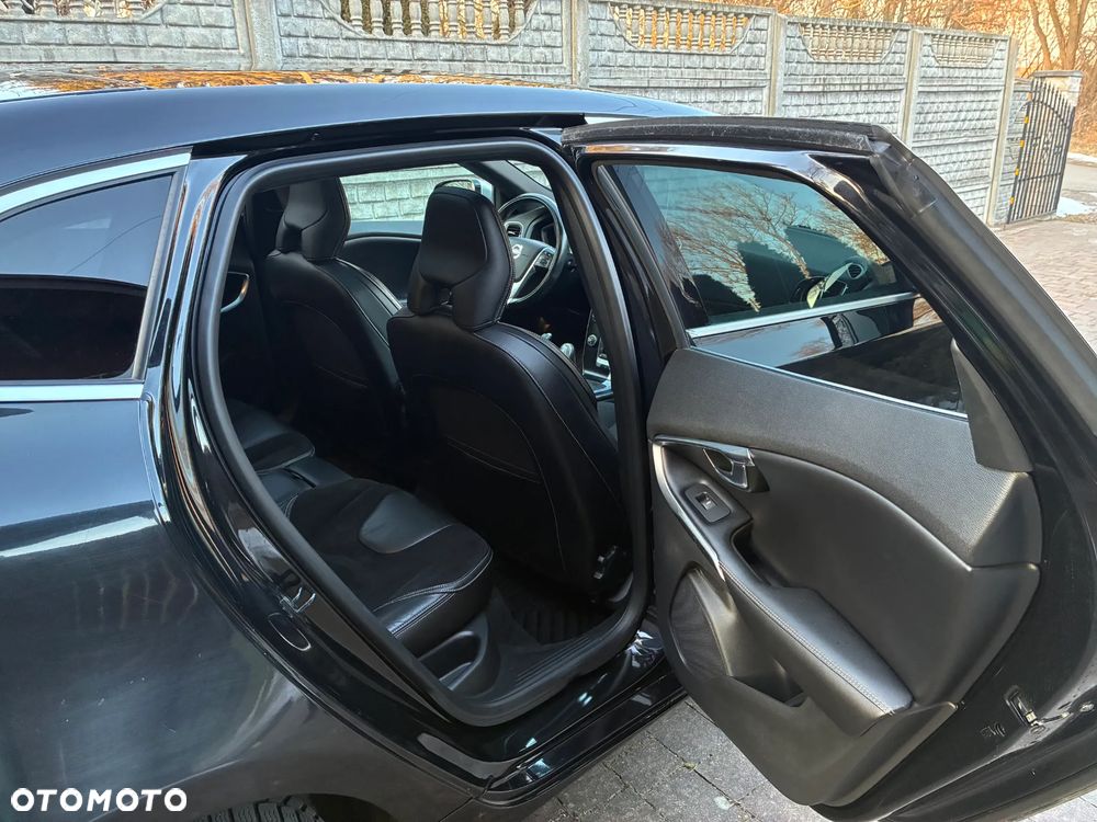 Volvo V40 T3 R-Design - 25