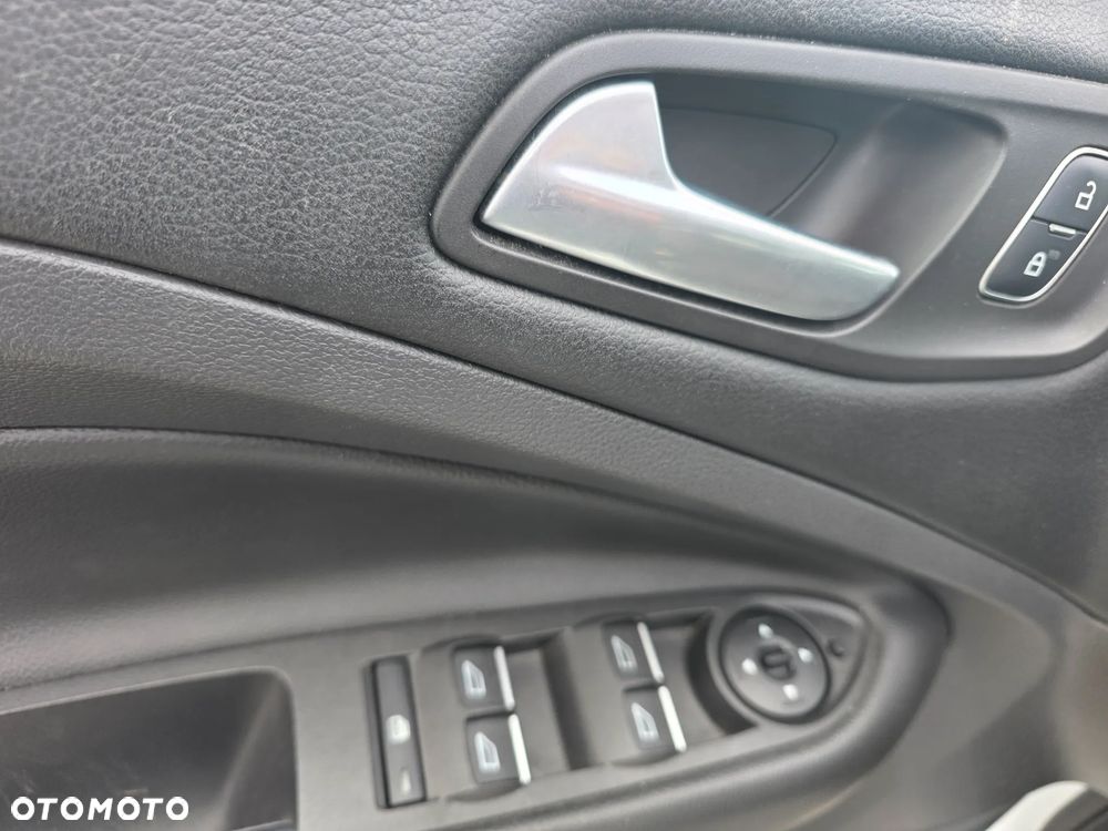 Ford Kuga 1.5 EcoBoost 2x4 Titanium - 12