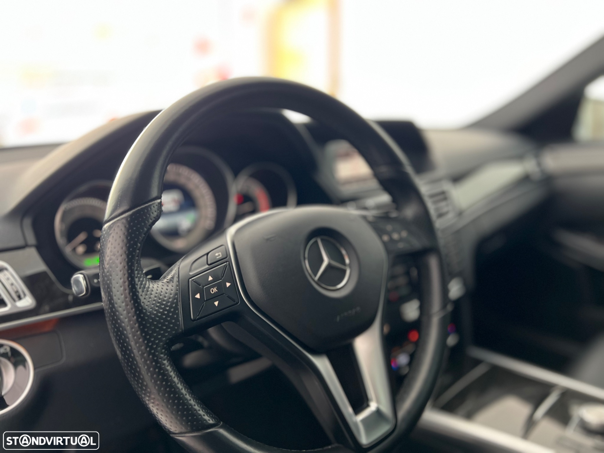 Mercedes-Benz E 220 CDi Avantgarde BlueEfficiency Auto - 28