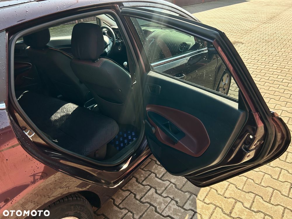 Ford Fiesta 1.6 TDCi DPF Titanium - 19