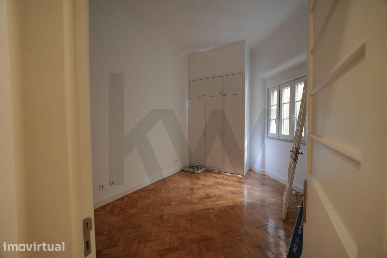 Apartamento T4+1 com garagem na Avenida Defensores de Chaves - Grande imagem: 5/15