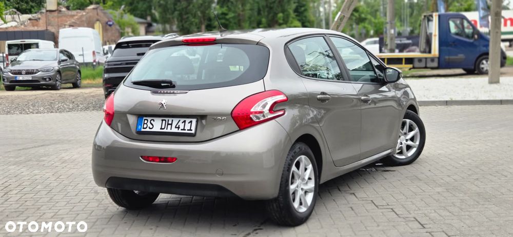 Peugeot 208 - 13