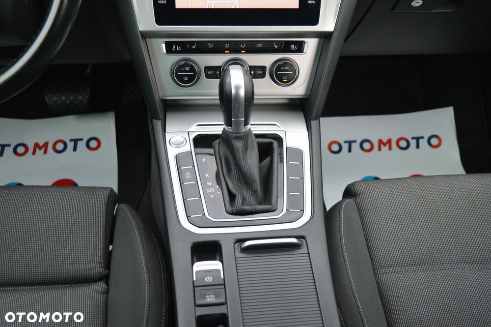 Volkswagen Passat Variant 1.6 TDI (BlueMotion Technology) DSG Trendline - 23