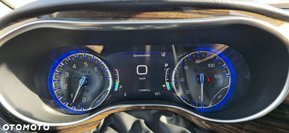 Chrysler Pacifica - 36