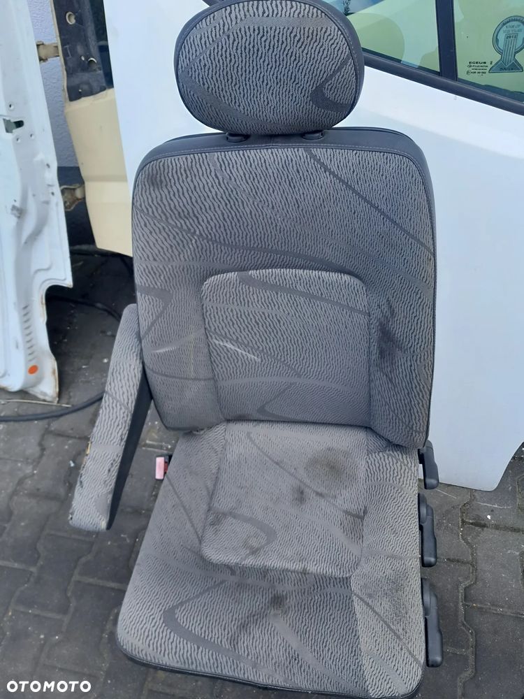 Fotel kierowcy Renault Mascott - 2