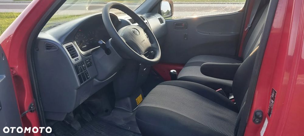 Toyota HIACE - 8