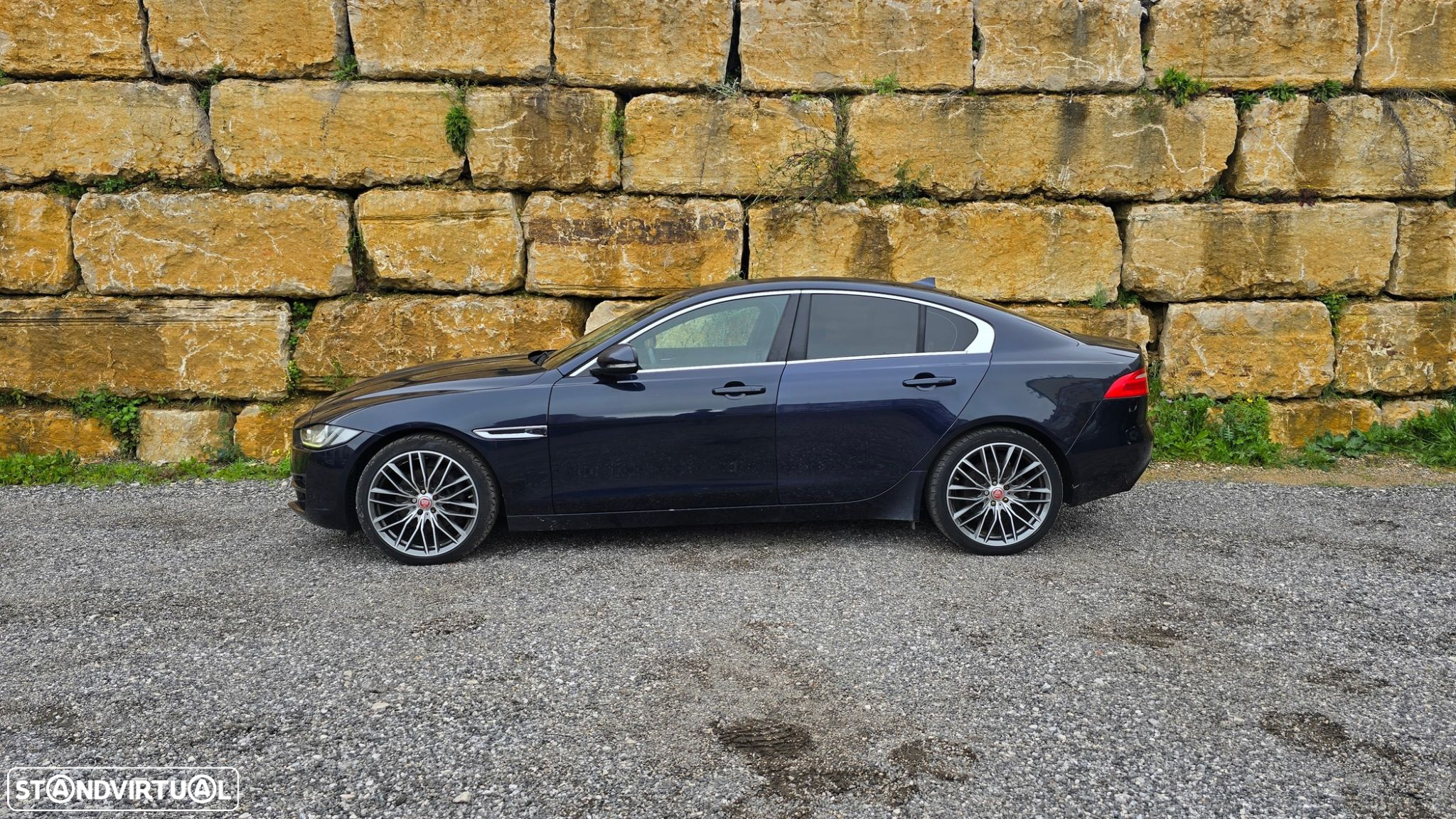 Jaguar XE 2.0 D Prestige - 3