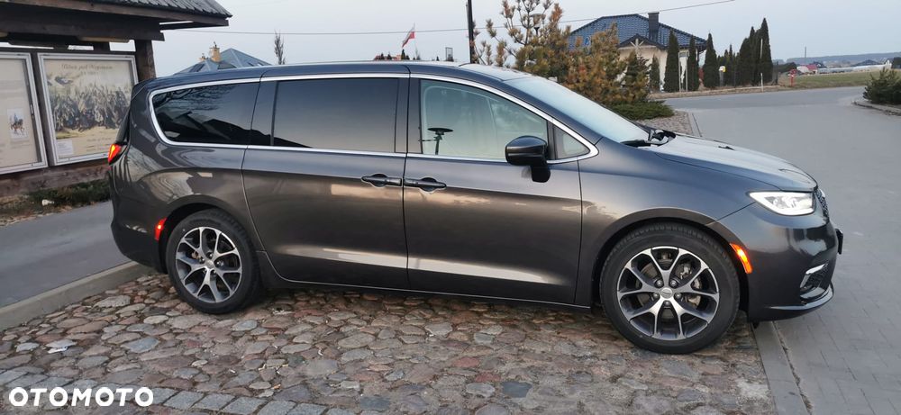 Chrysler Pacifica - 5