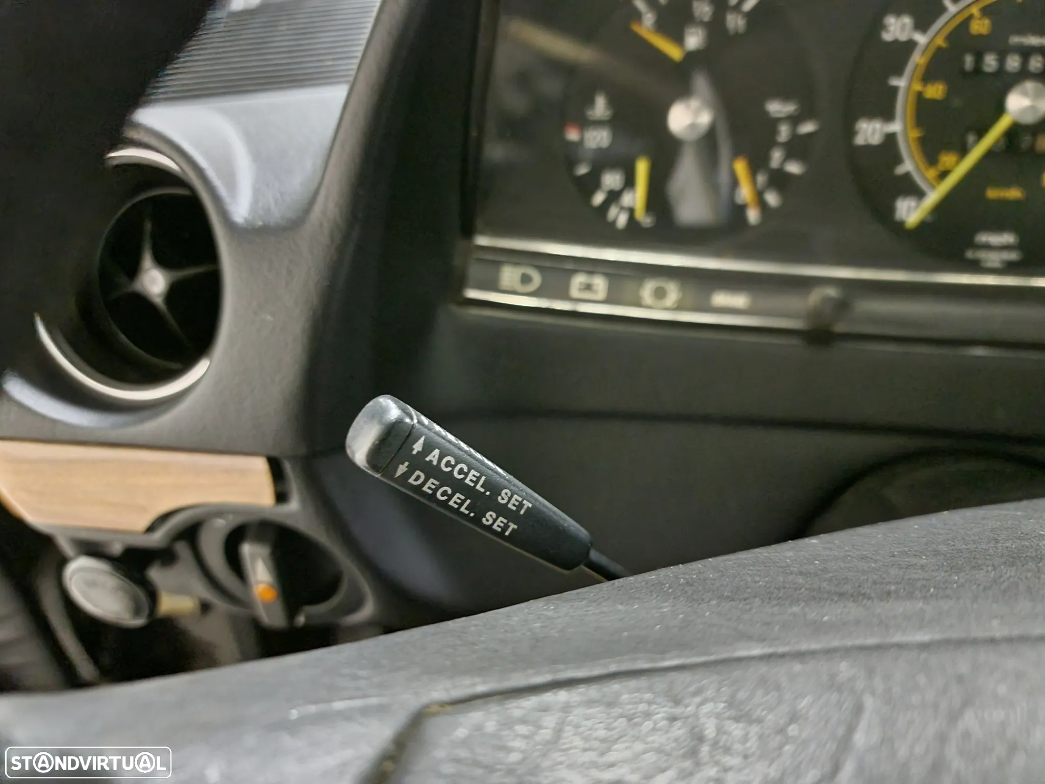 Mercedes-Benz 300 D Turbo - 9