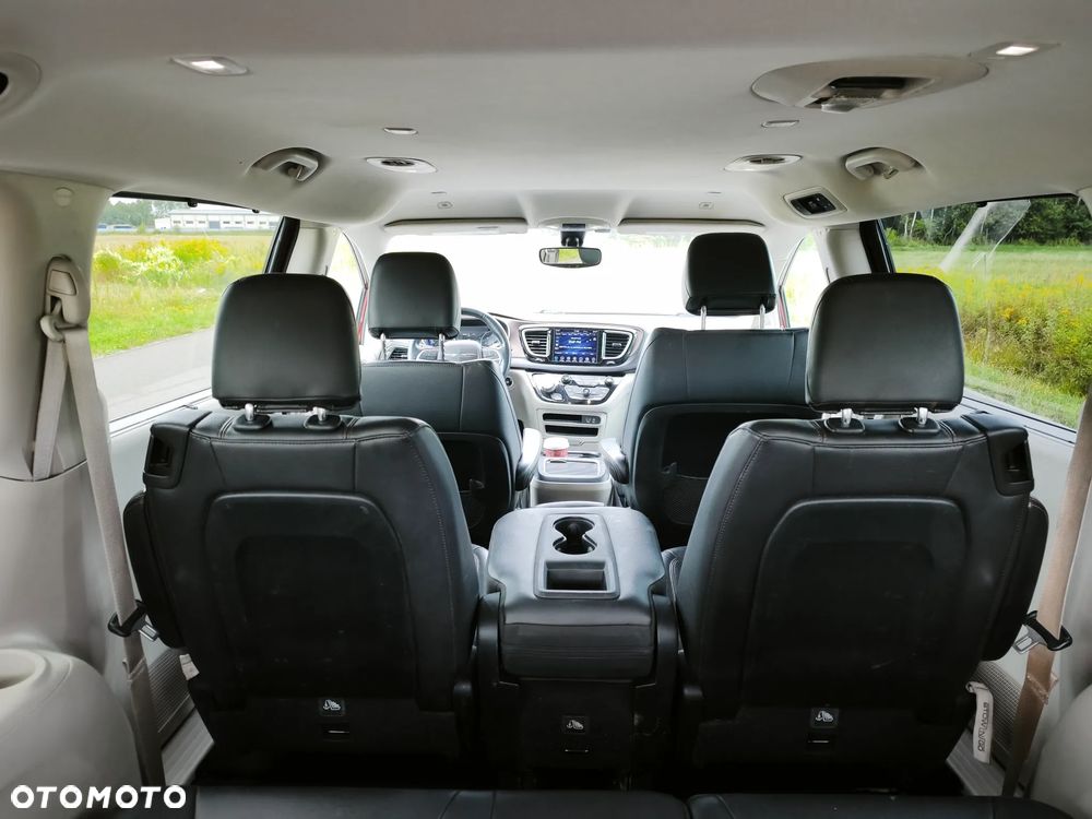Chrysler Pacifica - 30