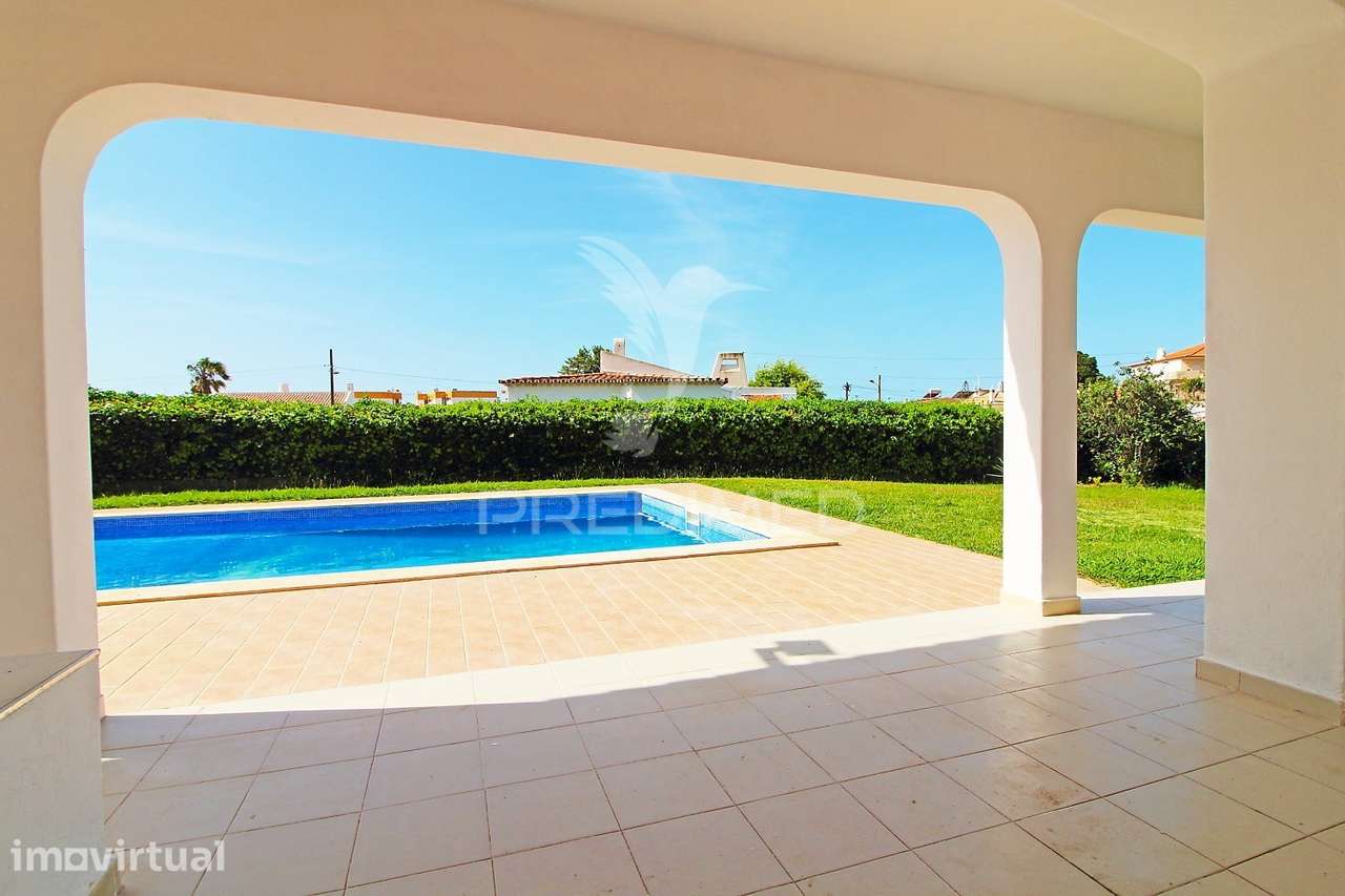 Fantástica Vivenda T4 com Piscina Privada no Coração de Albufeira - Grande imagem: 5/33