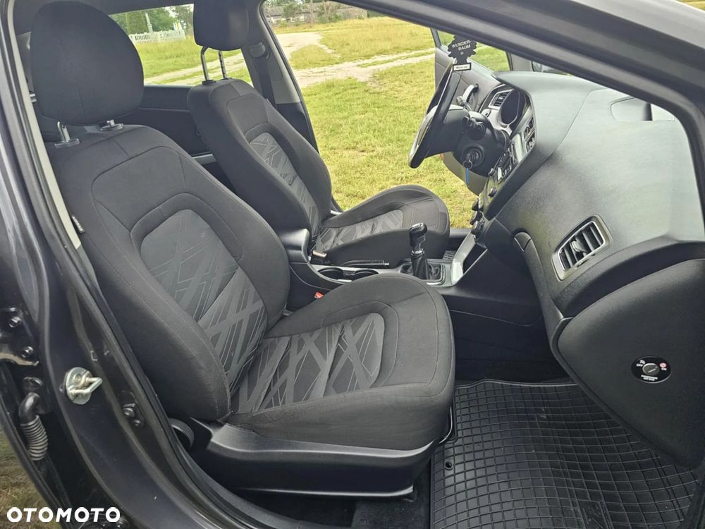 Kia Ceed - 11