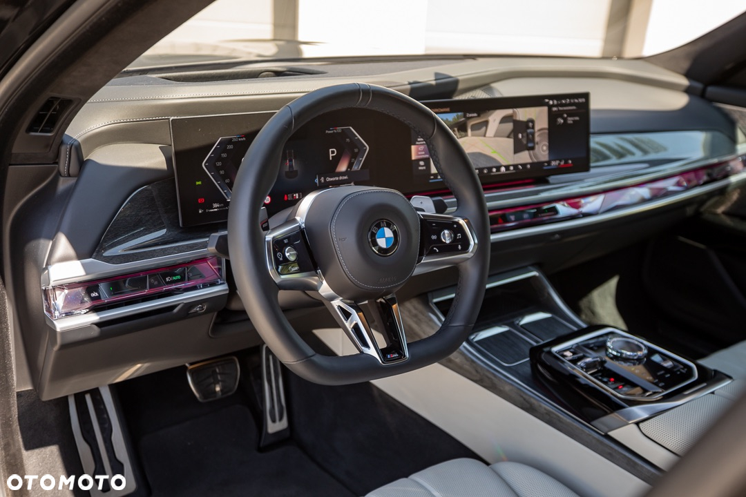 BMW Seria 7 - 38