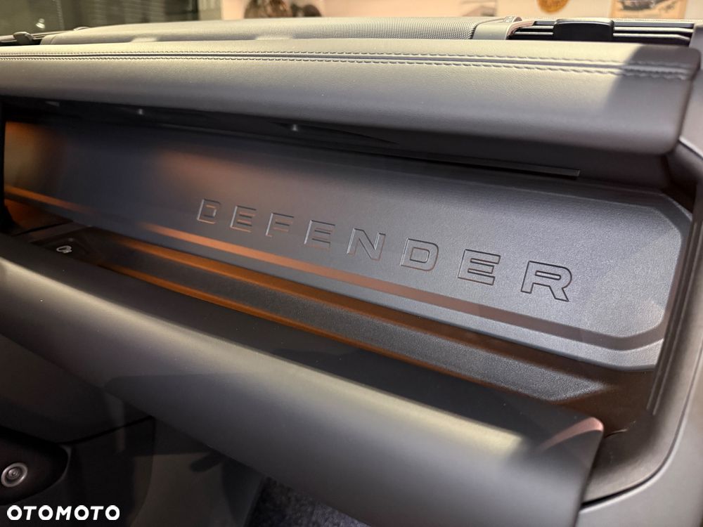 Land Rover Defender 2.0 D240 HSE - 21
