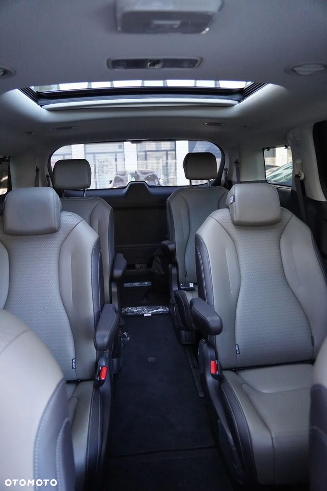 Kia Carnival - 14