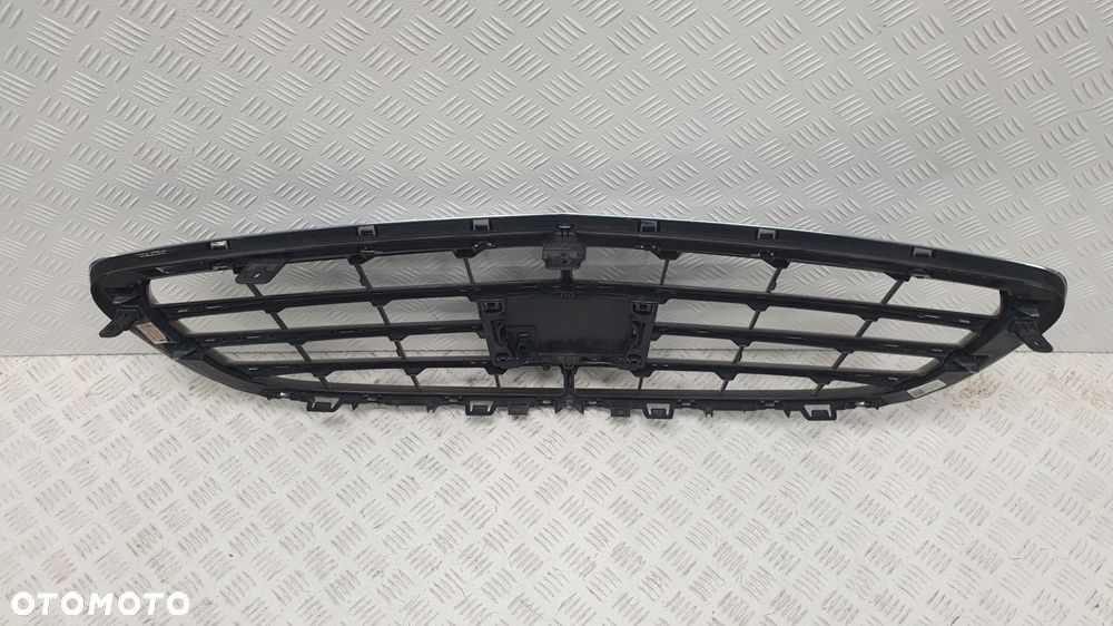 mercedes c-klasa w205 classic elegance grill atrapa a2058801305 - 2