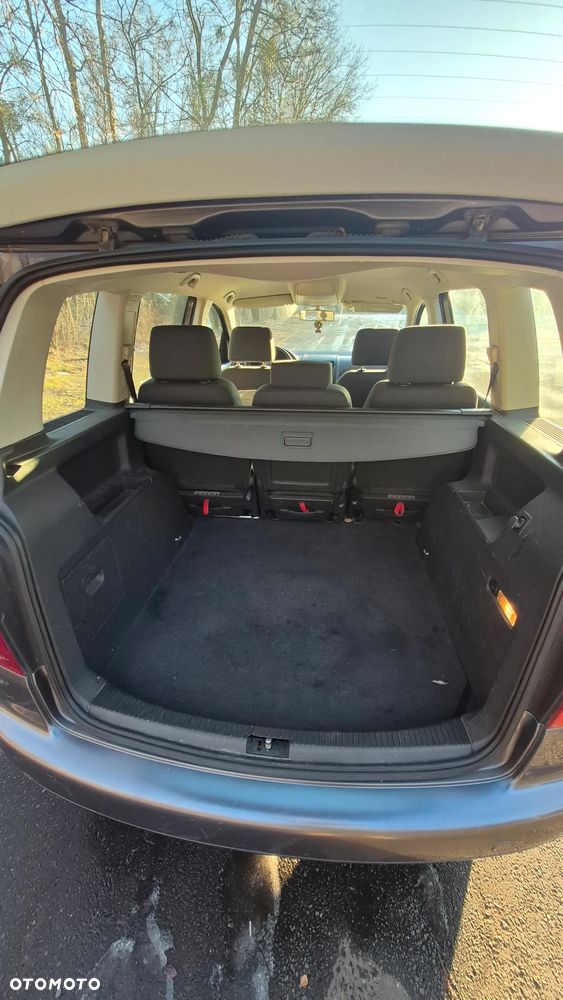 Volkswagen Touran 1.6 FSI - 12