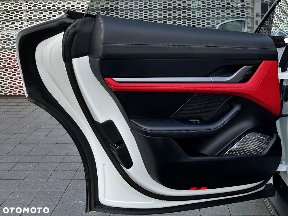 Porsche Taycan - 22