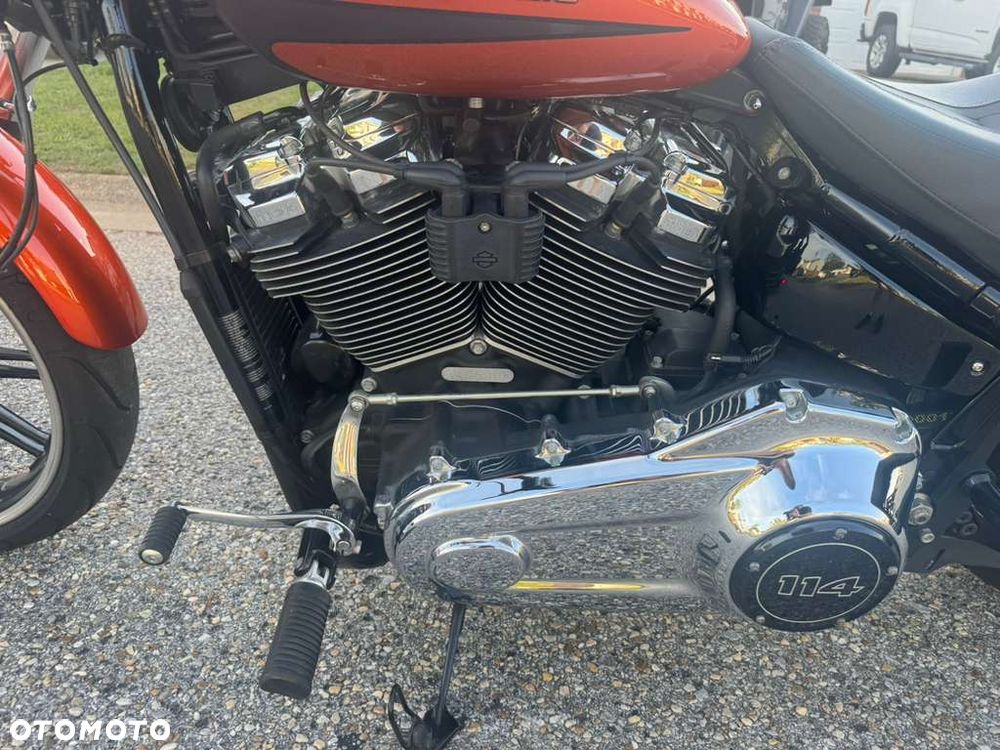 Harley-Davidson Softail Breakout - 16