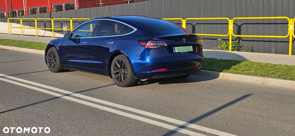 Tesla Model 3 - 4