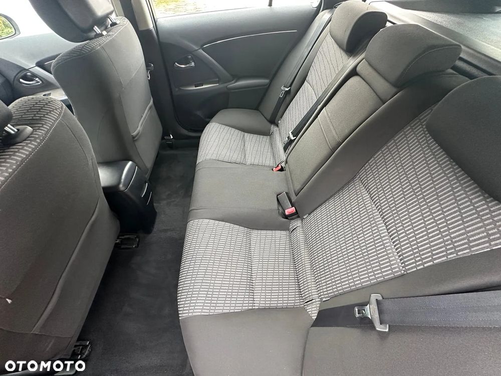 Toyota Avensis Touring Sports 1.8 Comfort - 26