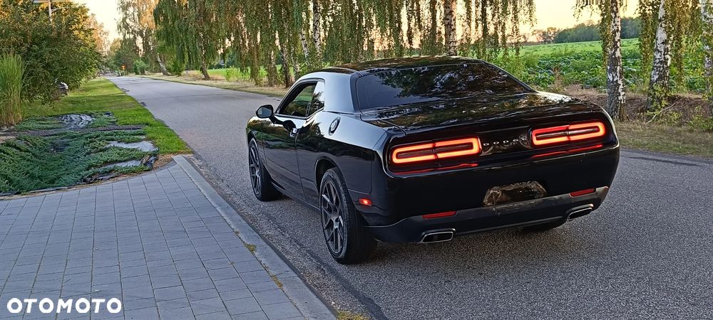 Dodge Challenger - 11
