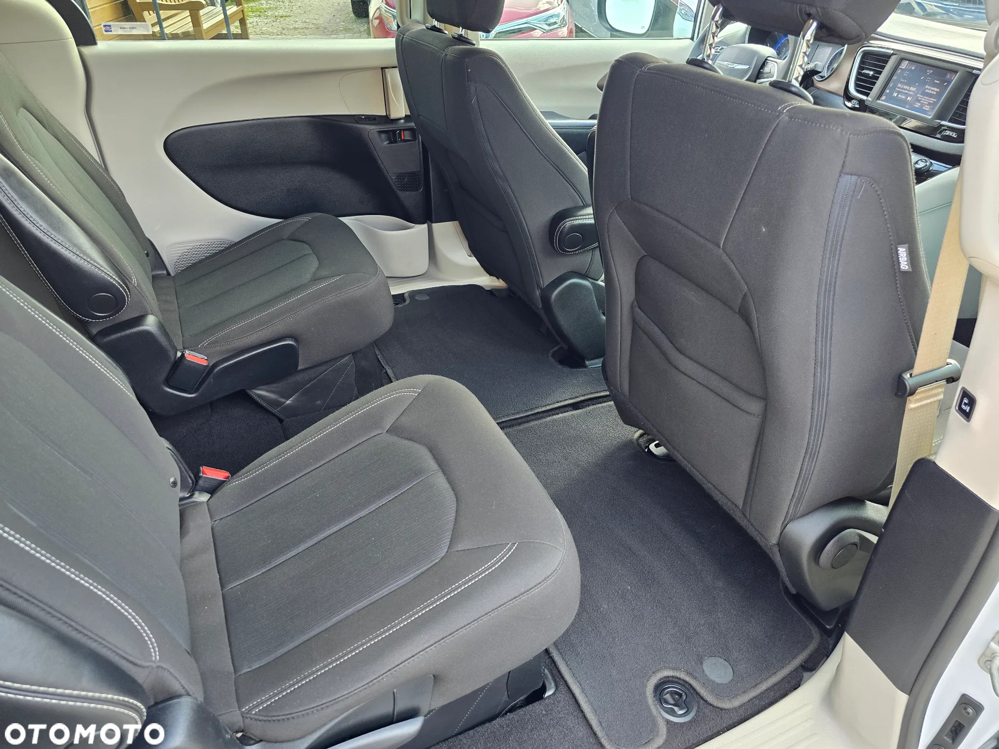 Chrysler Pacifica - 12