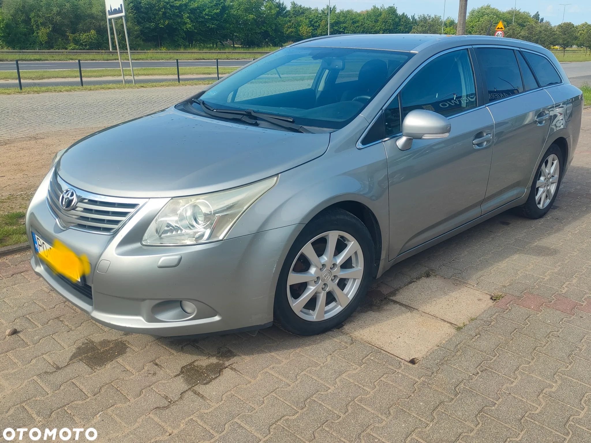 Toyota Avensis 2.0 D-4D Sol Premium - 1