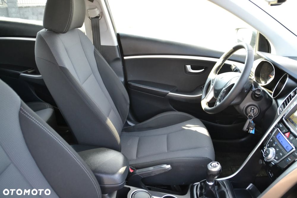 Hyundai i30 i30cw 1.6 Trend - 26