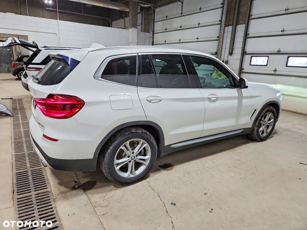 BMW X3 xDrive30i GPF Advantage - 3