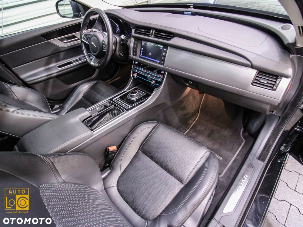 Jaguar XF 35t AWD Prestige - 9