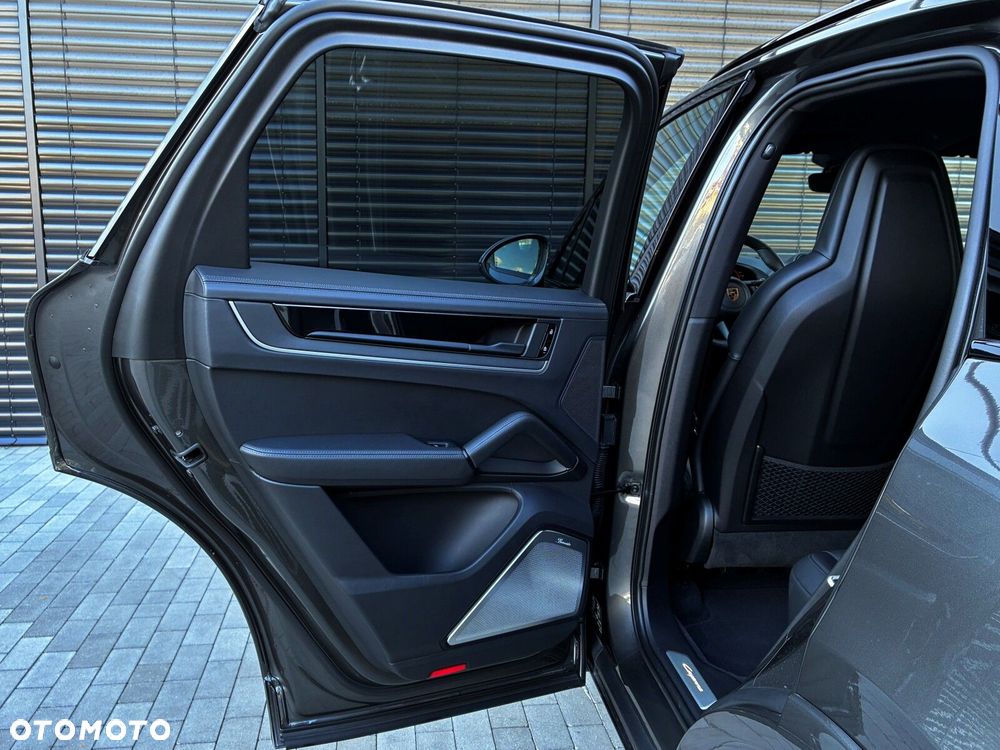 Porsche Cayenne - 36
