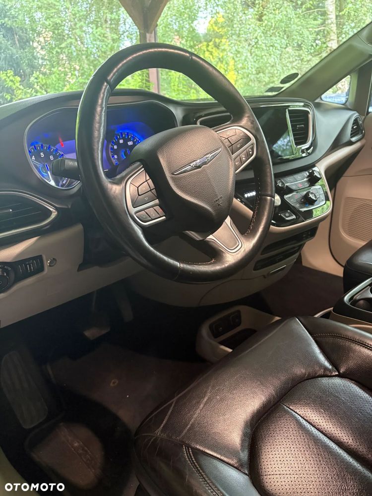 Chrysler Pacifica - 15