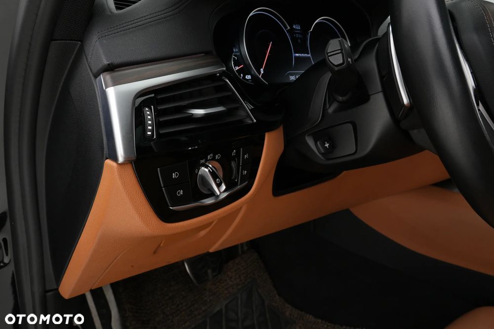 BMW Seria 5 520d xDrive M Sport Edition - 33