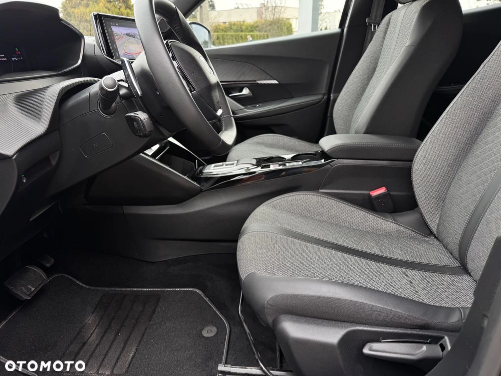 Peugeot 2008 PureTech 130 Allure S&S EAT8 - 11