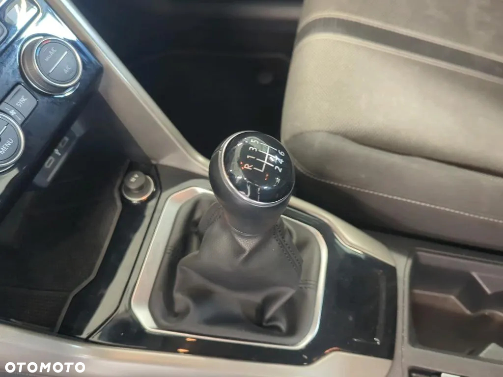 Volkswagen T-Roc - 12